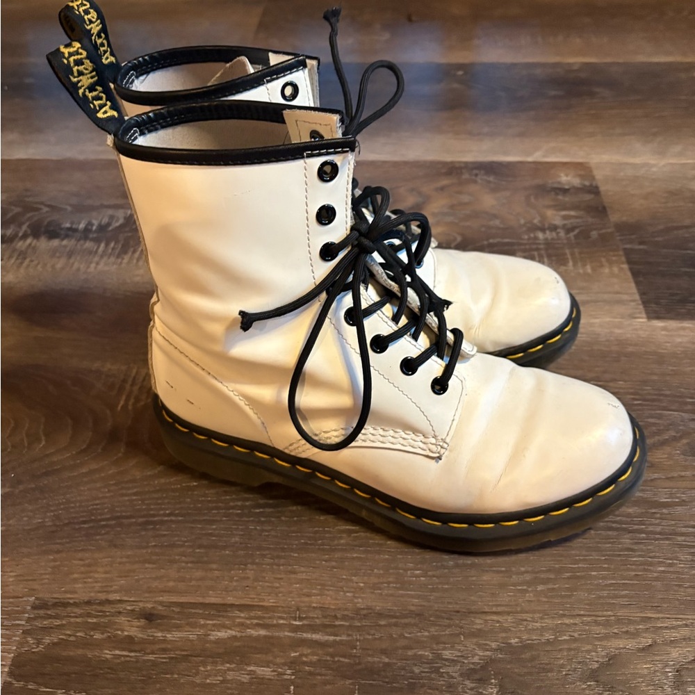 Dr. Martens | 1460 SMOOTH LEATHER LACE UP BOOTS